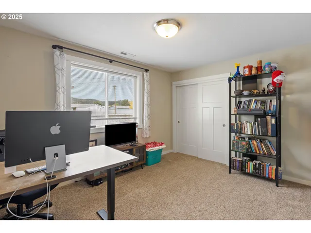 $395,000 | 409 South State Street, Sutherlin, OR 97479