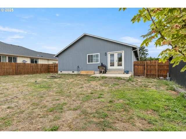 $395,000 | 409 South State Street, Sutherlin, OR 97479