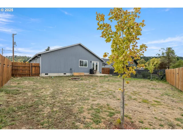 $395,000 | 409 South State Street, Sutherlin, OR 97479