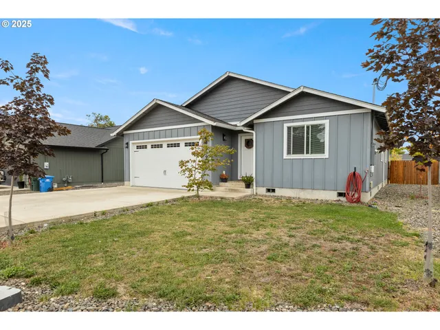 $395,000 | 409 South State Street, Sutherlin, OR 97479