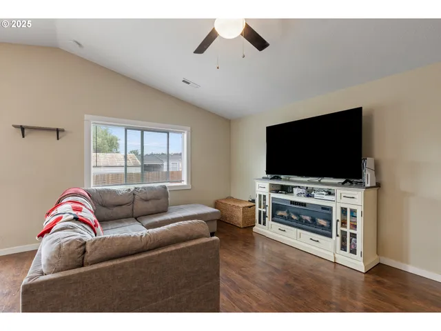 $395,000 | 409 South State Street, Sutherlin, OR 97479