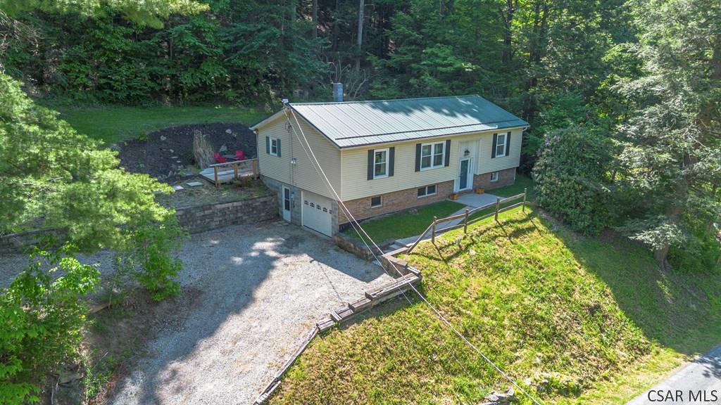 1422 Saylor School Road Boswell, PA 15531 - Photo 3 of 24