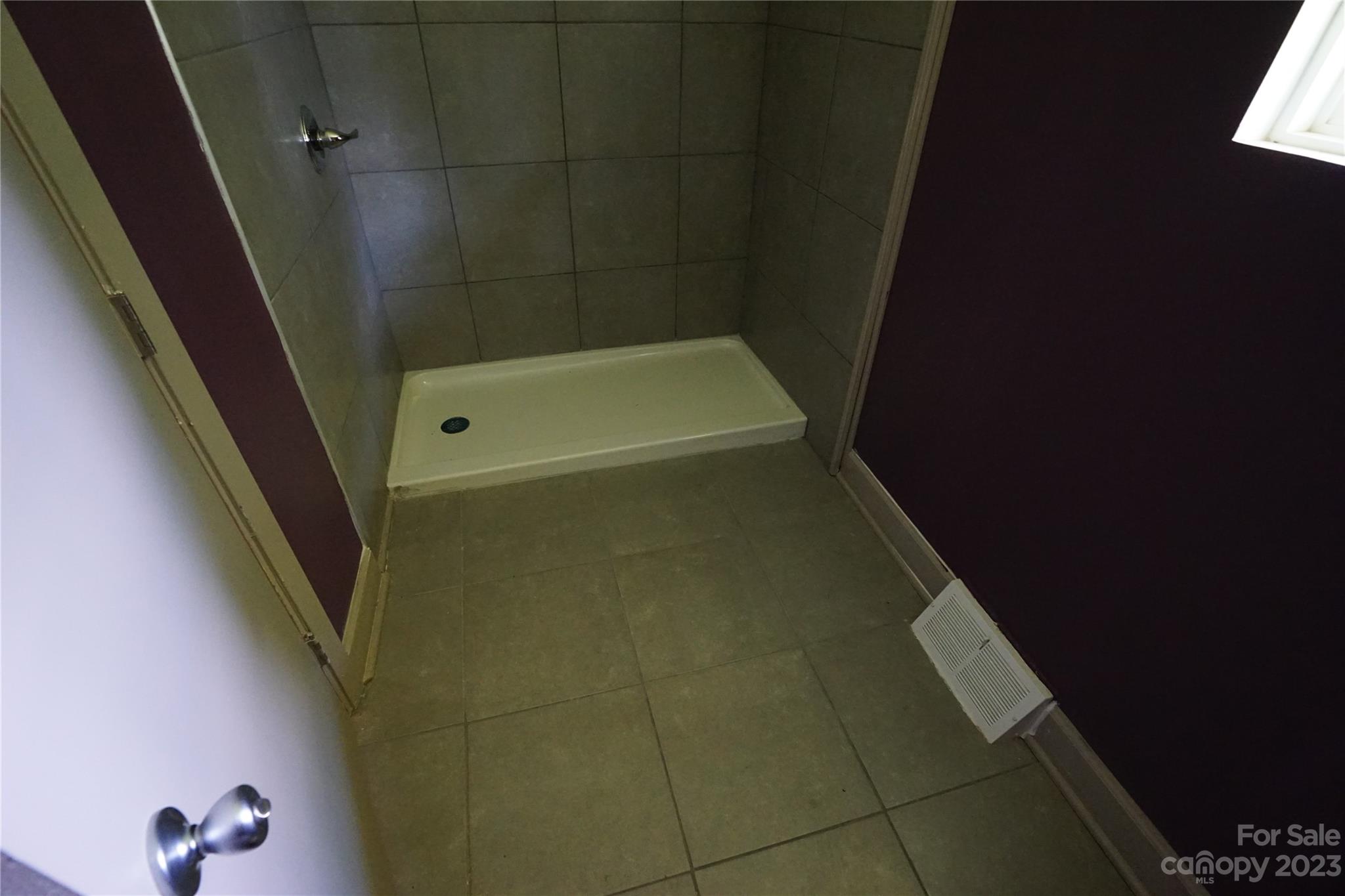 1811 Little Rock Road Charlotte, NC 28214 - Photo 19 of 20 a bathroom with a bathtub