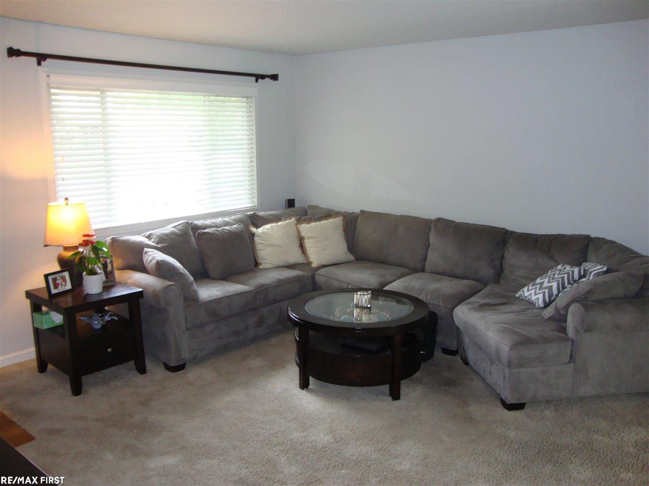 2736 Dearborn Avenue Rochester Hills, MI 48309 - Photo 2 of 23