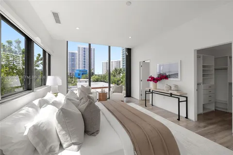 $2,499,000 | 1525 Bay Road, Miami Beach, FL 33139