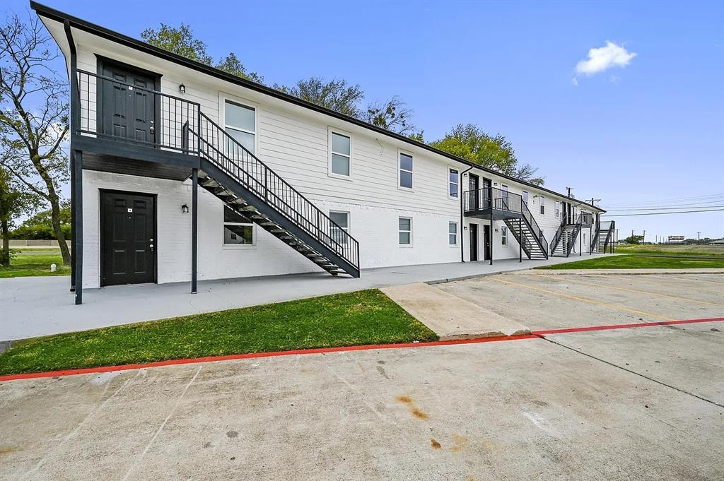 500 Highway 75, Unit 6 Van Alstyne, TX 75495 - Photo 9 of 9 a view of street along with house