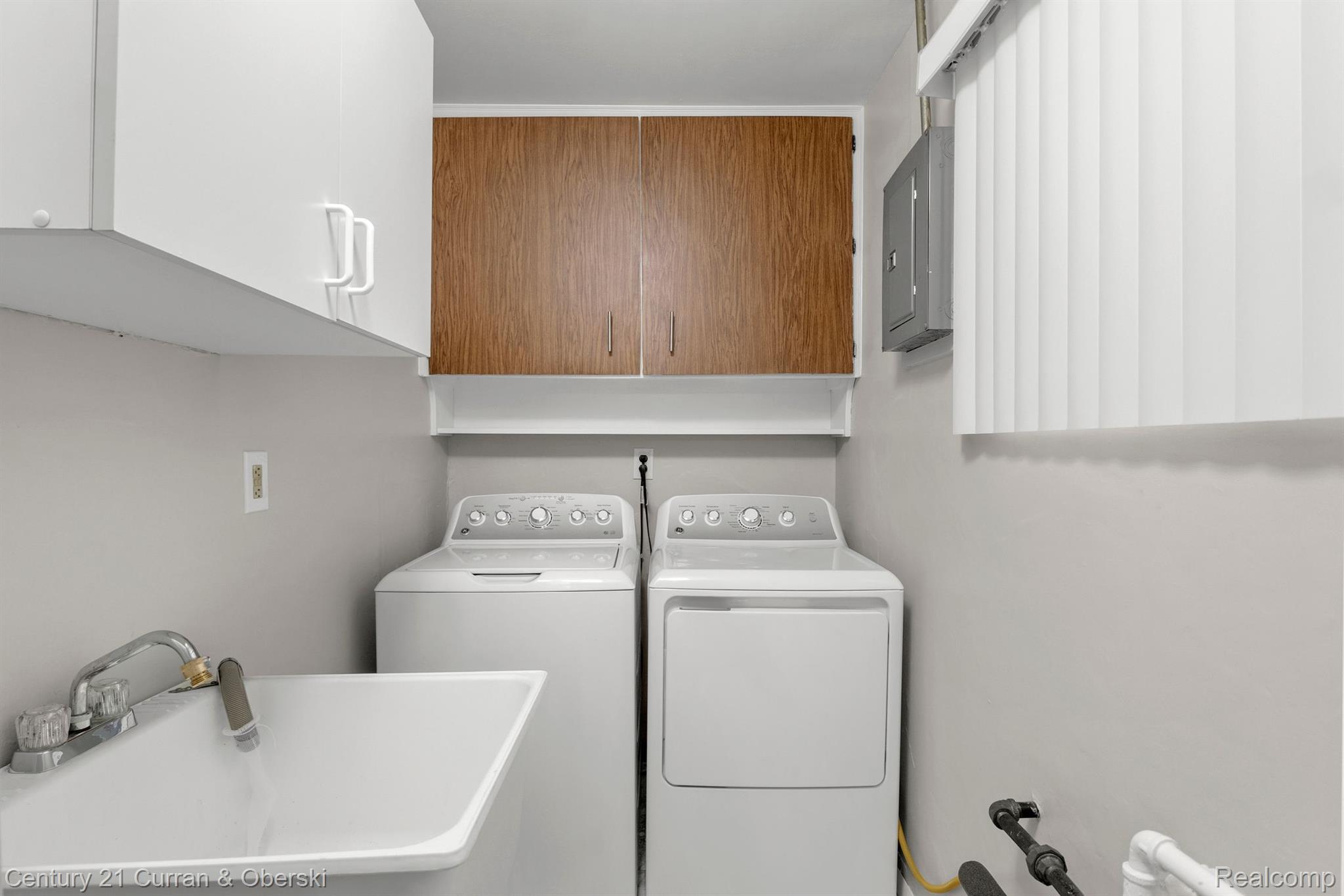 1733 Inkster Road Garden City, MI 48135 - Photo 18 of 31 First floor laundry