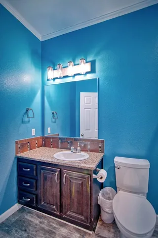 $800,000 | 24300 North Us Highway, London, TX 76854