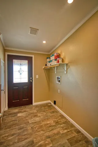 $800,000 | 24300 North Us Highway, London, TX 76854