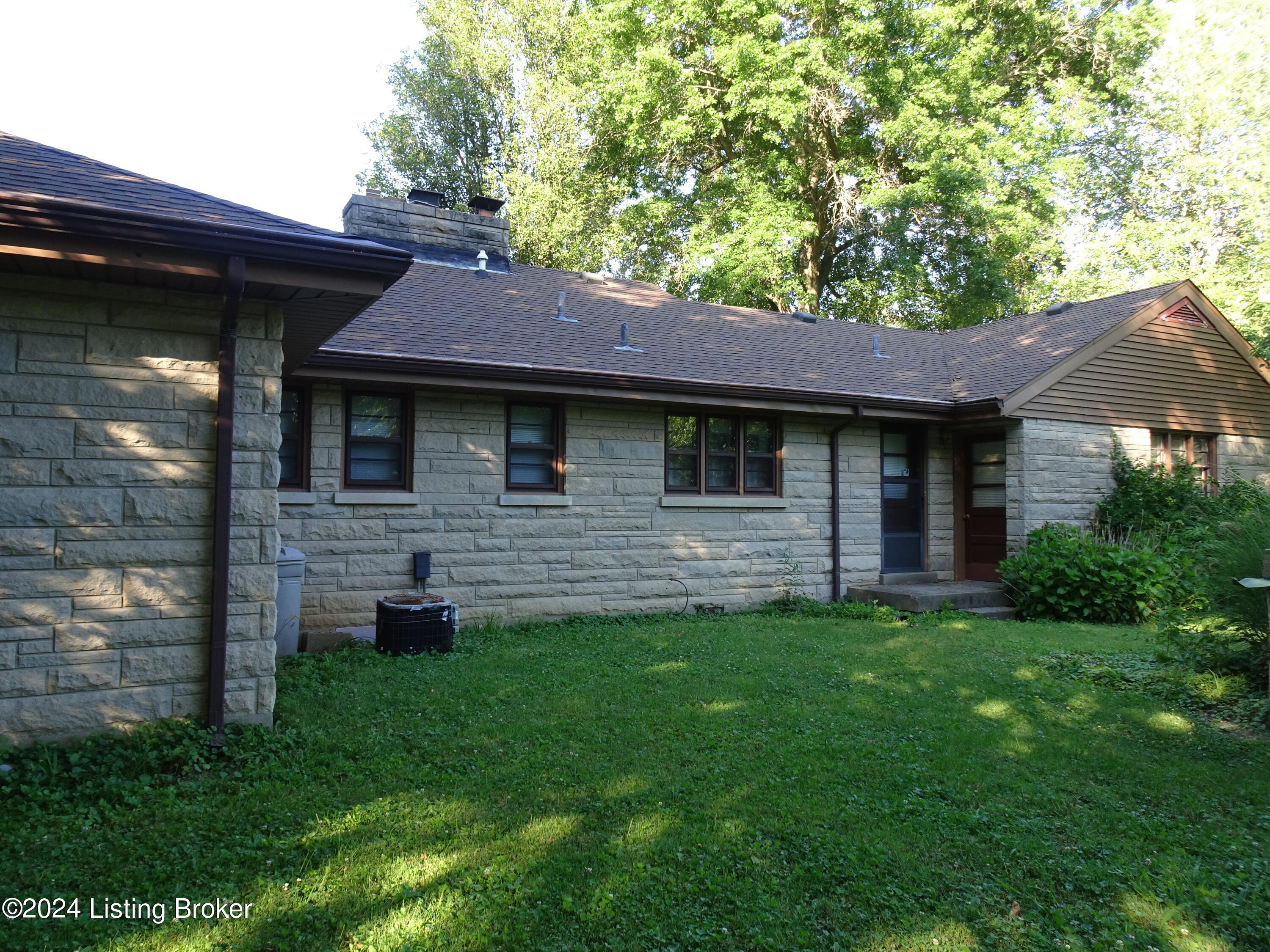 5400 Pendleton Road Louisville, KY 40272 - Photo 15 of 17 DSC06601