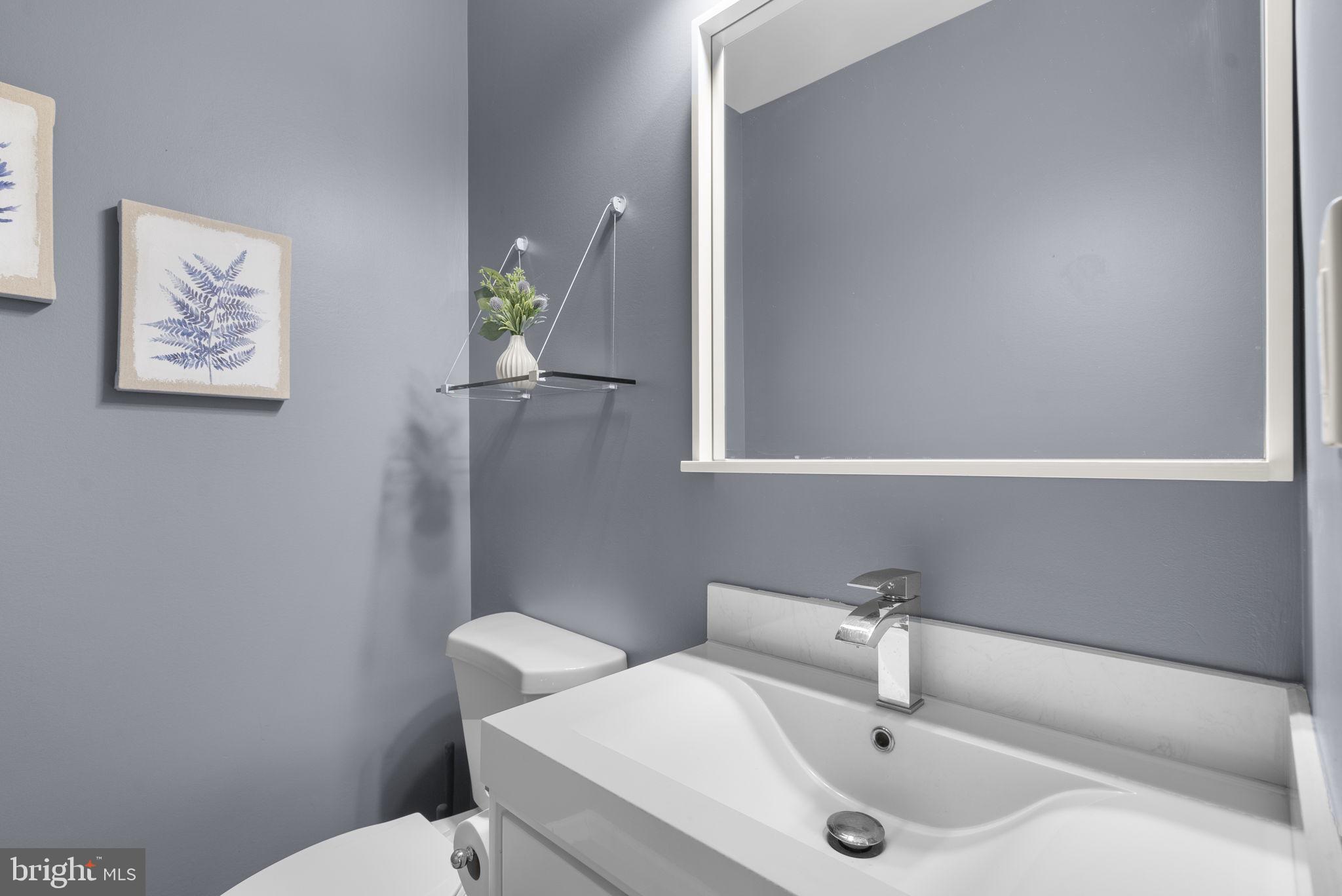 1100 South River Landing Road Edgewater, MD 21037 - Photo 19 of 51 Main level powder room