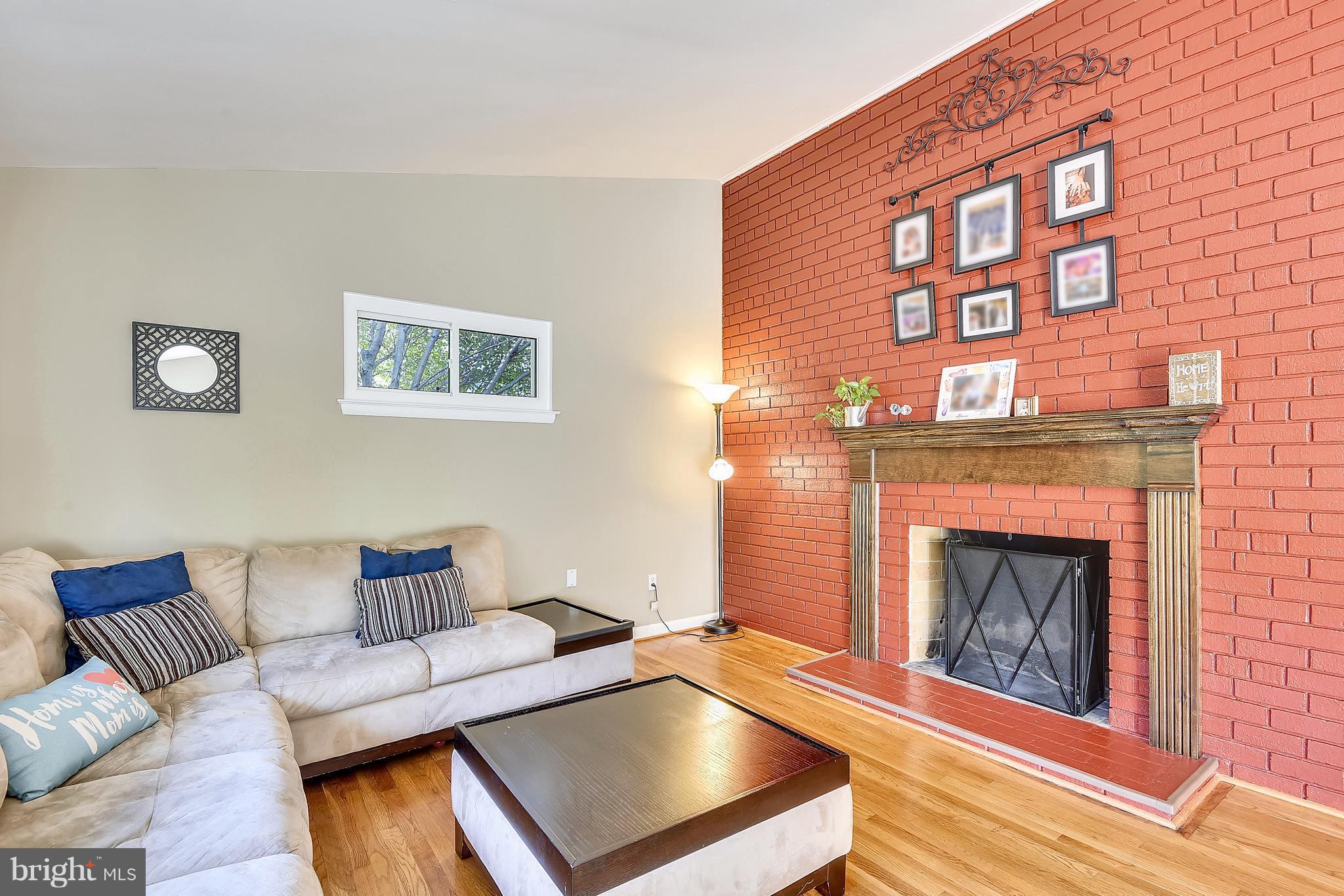 704 North Belgrade Road Silver Spring, MD 20902 - Photo 5 of 24 Living Room