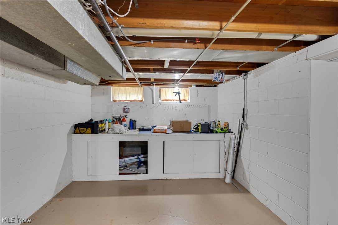 6895 Revere Road Cleveland, OH 44130 - Photo 30 of 33 Basement workshop