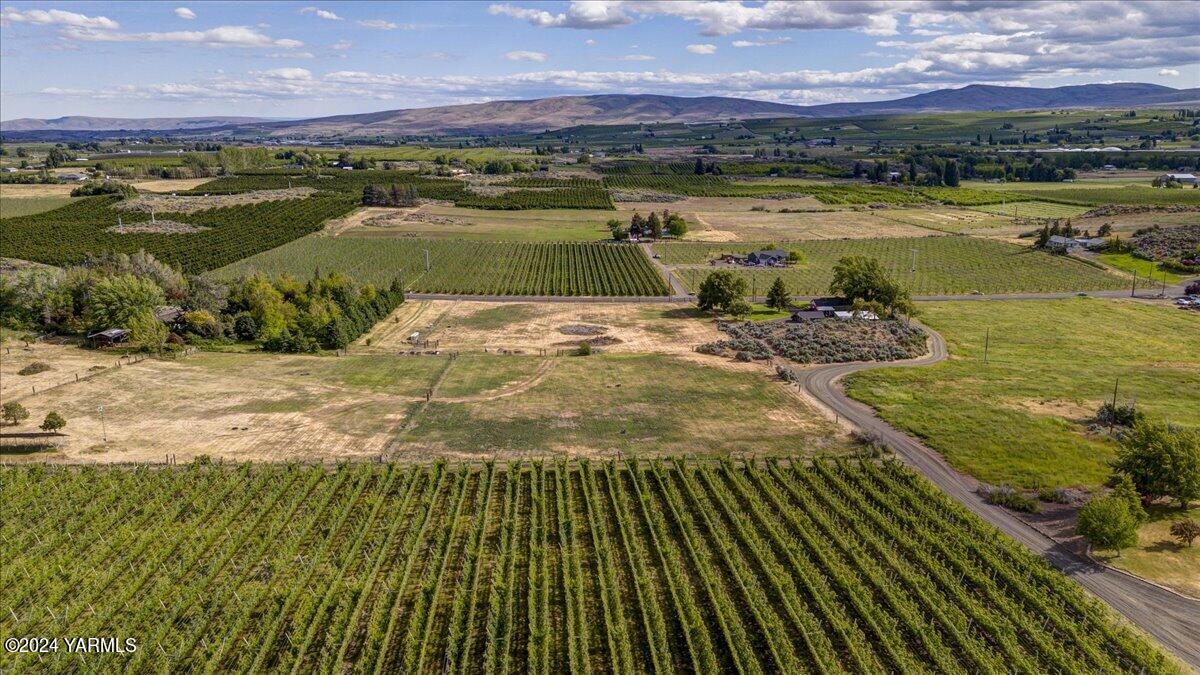 Nka Rosenkranz Road Tieton, WA 98947 - Photo 5 of 10 a view of a lake with a houses