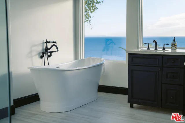 $10,995,000 | 21607 Rambla Vista, Malibu, CA 90265