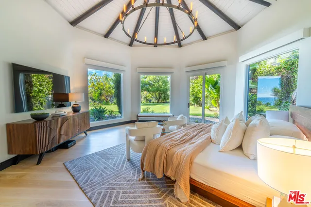 $10,995,000 | 21607 Rambla Vista, Malibu, CA 90265