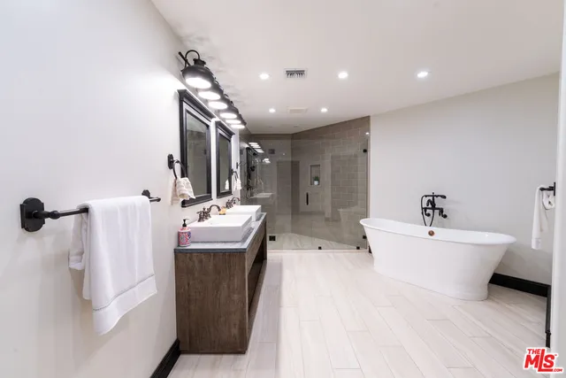 $10,995,000 | 21607 Rambla Vista, Malibu, CA 90265