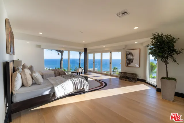 $10,995,000 | 21607 Rambla Vista, Malibu, CA 90265