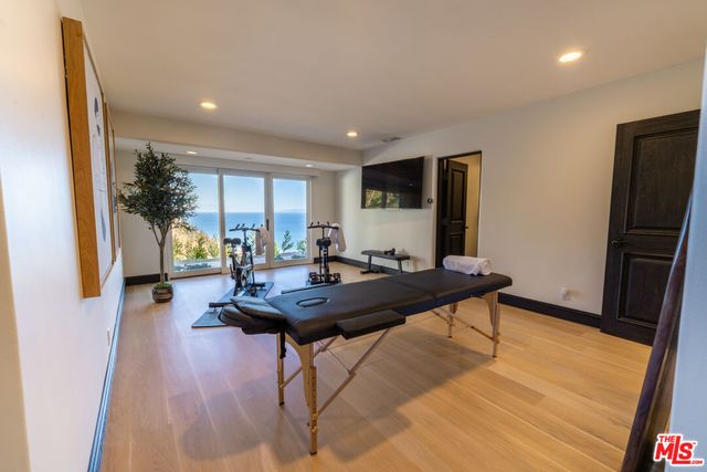 $10,995,000 | 21607 Rambla Vista, Malibu, CA 90265