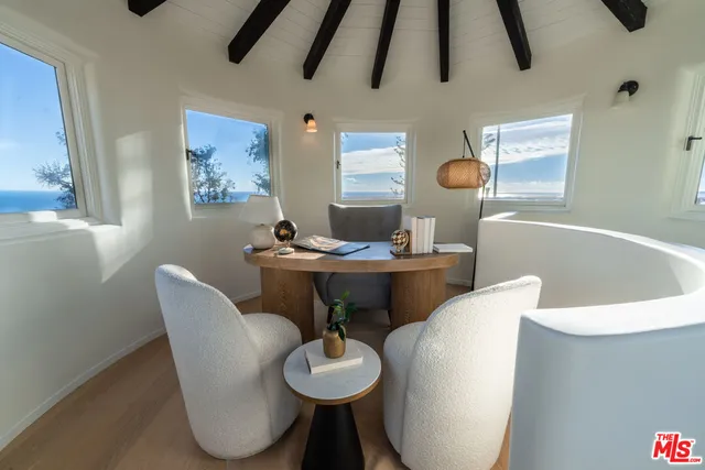 $10,995,000 | 21607 Rambla Vista, Malibu, CA 90265