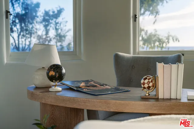 $10,995,000 | 21607 Rambla Vista, Malibu, CA 90265