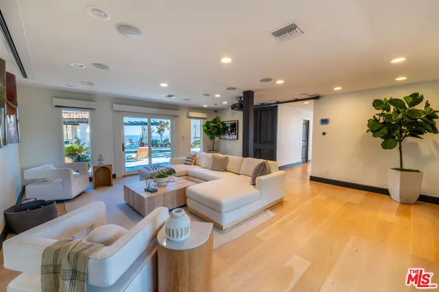 $10,995,000 | 21607 Rambla Vista, Malibu, CA 90265