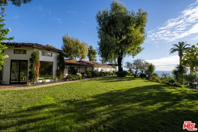 $10,995,000 | 21607 Rambla Vista, Malibu, CA 90265