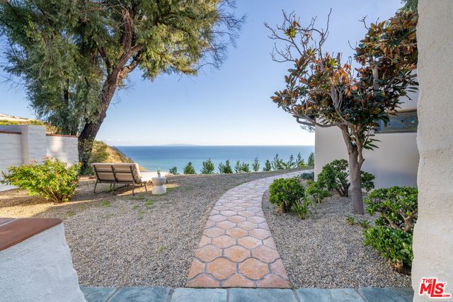 $10,995,000 | 21607 Rambla Vista, Malibu, CA 90265