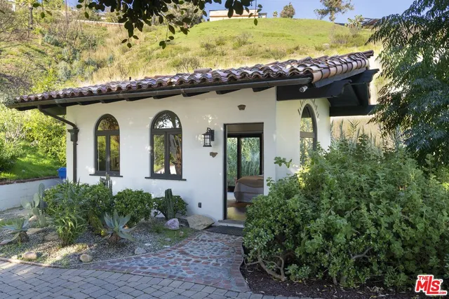 $10,995,000 | 21607 Rambla Vista, Malibu, CA 90265