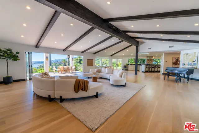 $10,995,000 | 21607 Rambla Vista, Malibu, CA 90265
