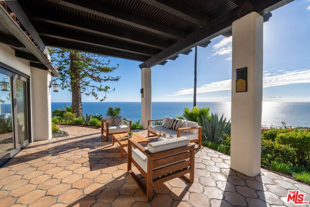 $10,995,000 | 21607 Rambla Vista, Malibu, CA 90265