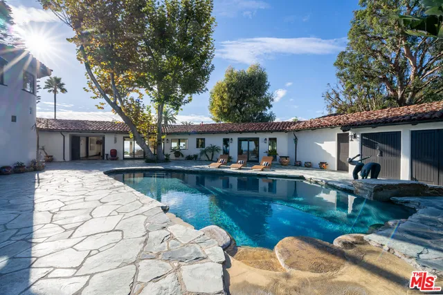 $10,995,000 | 21607 Rambla Vista, Malibu, CA 90265