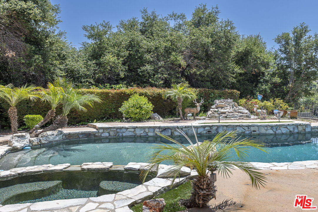 16379 Meadow Ridge Road West Encino, CA 91436 - Photo 33 of 36