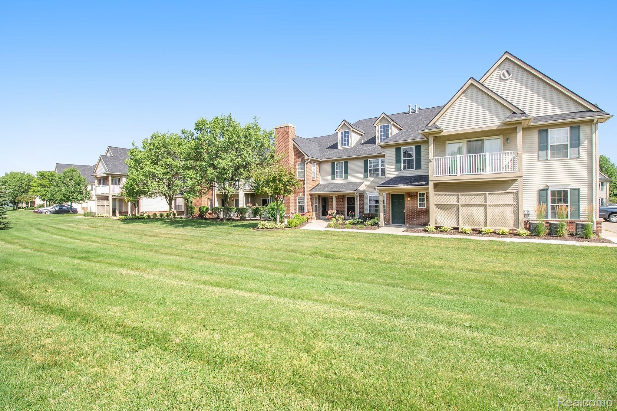 4122 Hampton Ridge Boulevard, Unit 62 Howell, MI 48843 - Photo 1 of 20 IMG_9563.jpg
