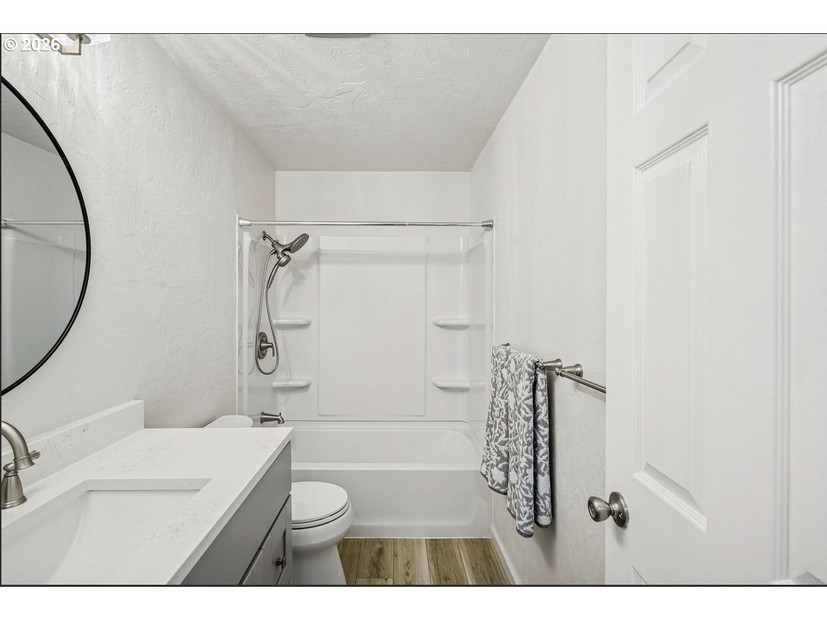 1505 Fetters Loop Eugene, OR 97402 - Photo 3 of 9