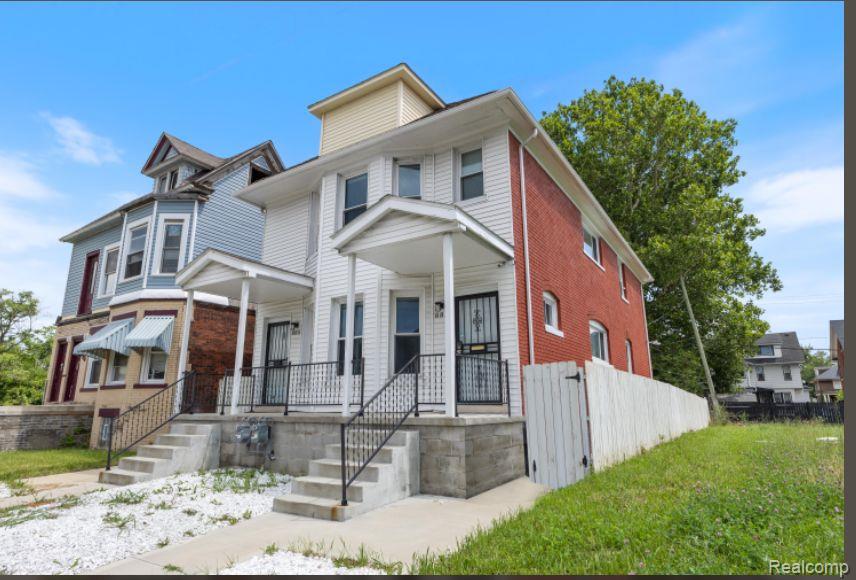 885 Clairmount Avenue Detroit, MI 48202 - Photo 2 of 11