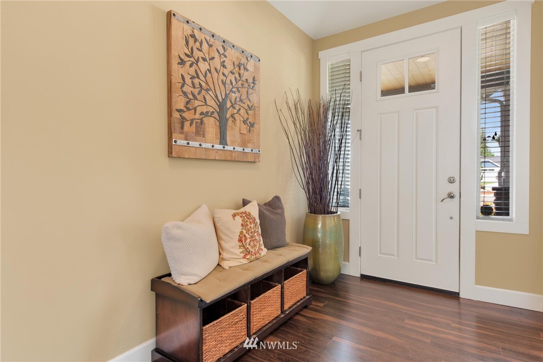 8114 119th Street East Puyallup, WA 98373 - Photo 3 of 33