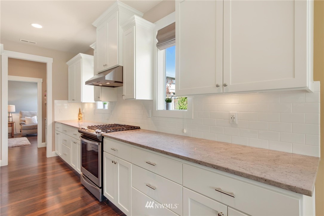 8114 119th Street East Puyallup, WA 98373 - Photo 7 of 33