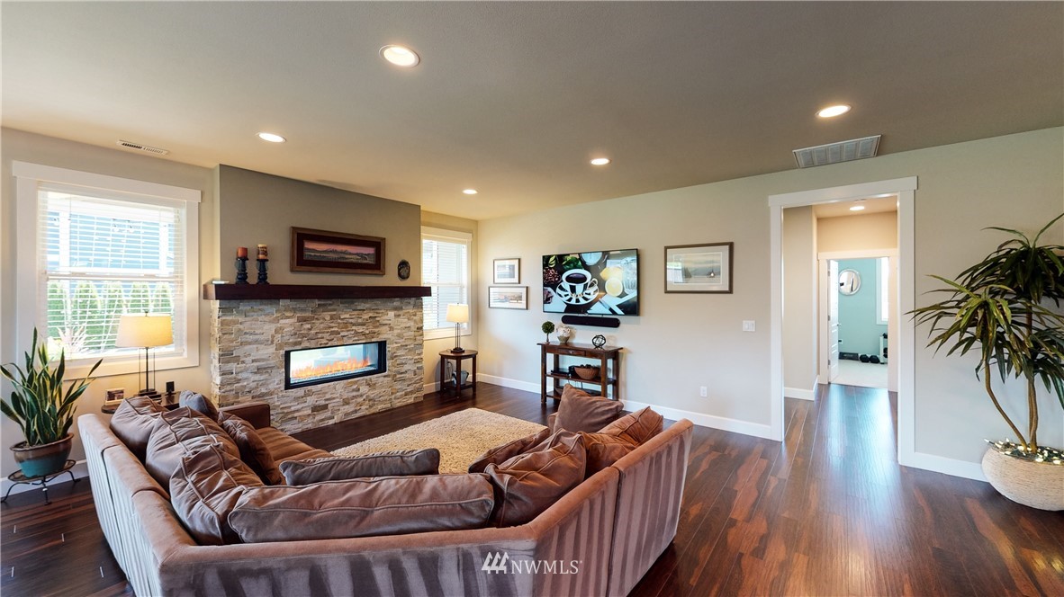 8114 119th Street East Puyallup, WA 98373 - Photo 8 of 33