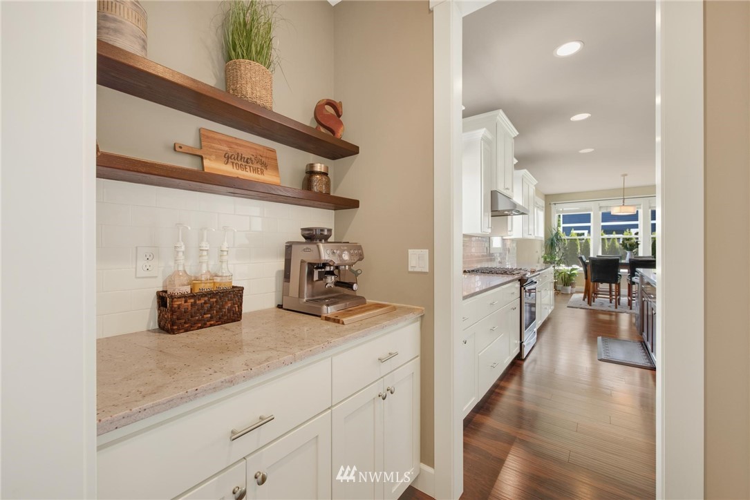 8114 119th Street East Puyallup, WA 98373 - Photo 10 of 33