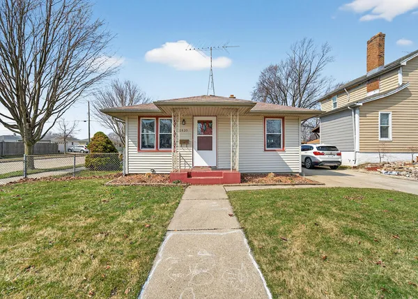 $189,900 | 2430 Orchard Street, Racine, WI 53405