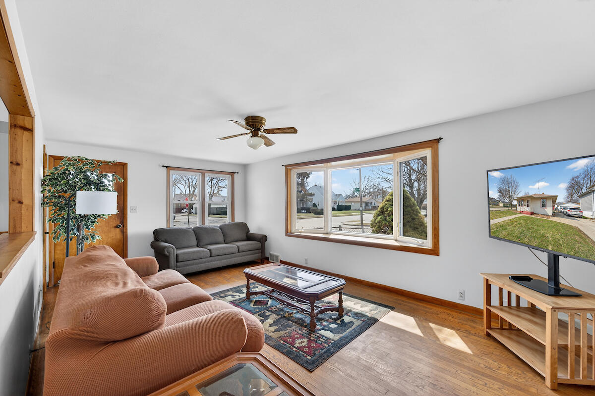 2430 Orchard Street Racine, WI 53405 - Photo 2 of 23 LIVING ROOM