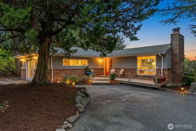 $1,125,000 | 15612 38th Avenue Northeast, Lake Forest Park, WA 98155