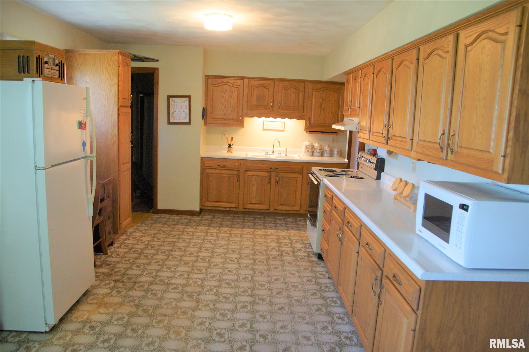 15639 South Valley Road Wyoming, IL 61491 - Photo 8 of 34 Gallery Image 8