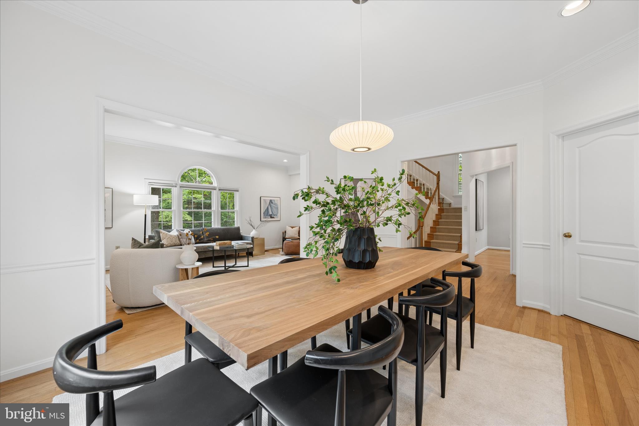8900 Ellsworth Court Silver Spring, MD 20910 - Photo 14 of 86 Host your largest dinner parties!