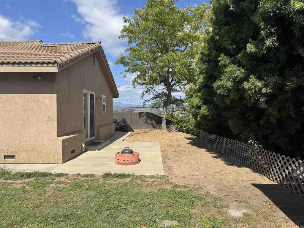 9112 Pinzolo Lakeside, CA 92040 - Photo 4 of 7