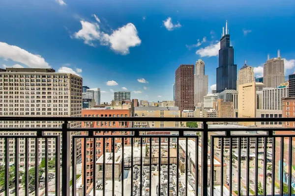 $4,900 | 520 South State Street, Unit 1726, Chicago, IL 60605