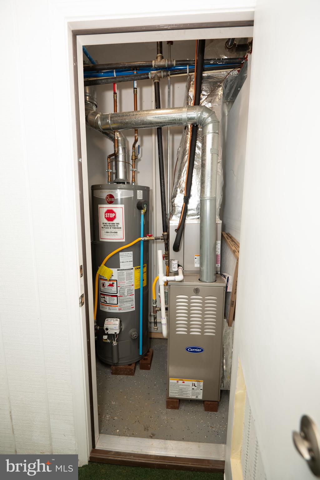 411 Stiles Avenue, Unit E3 Maple Shade, NJ 08052 - Photo 28 of 30 a utility room with dryer and washer