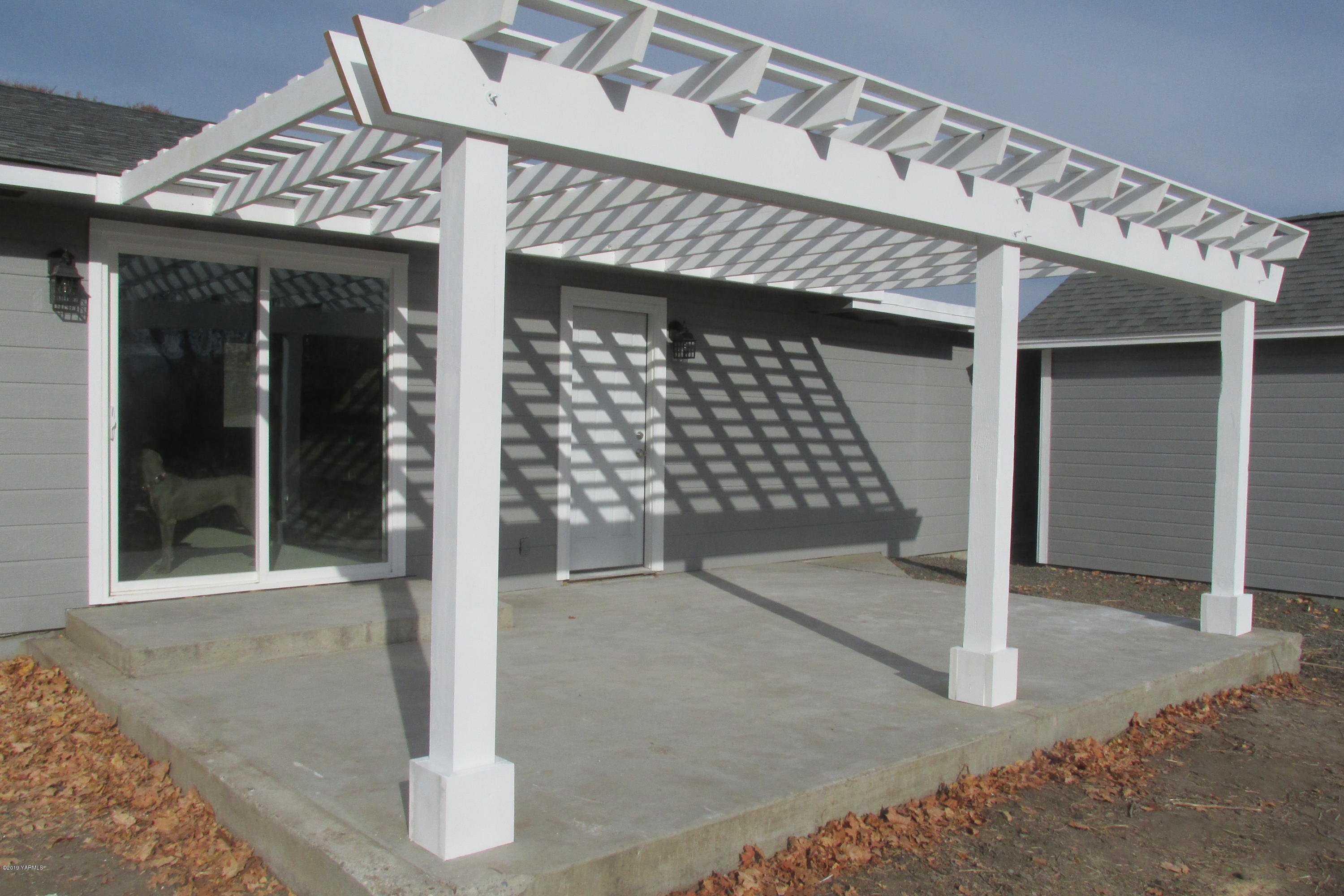 15160 Ahtanum Road Yakima, WA 98903 - Photo 3 of 17 front view of a building