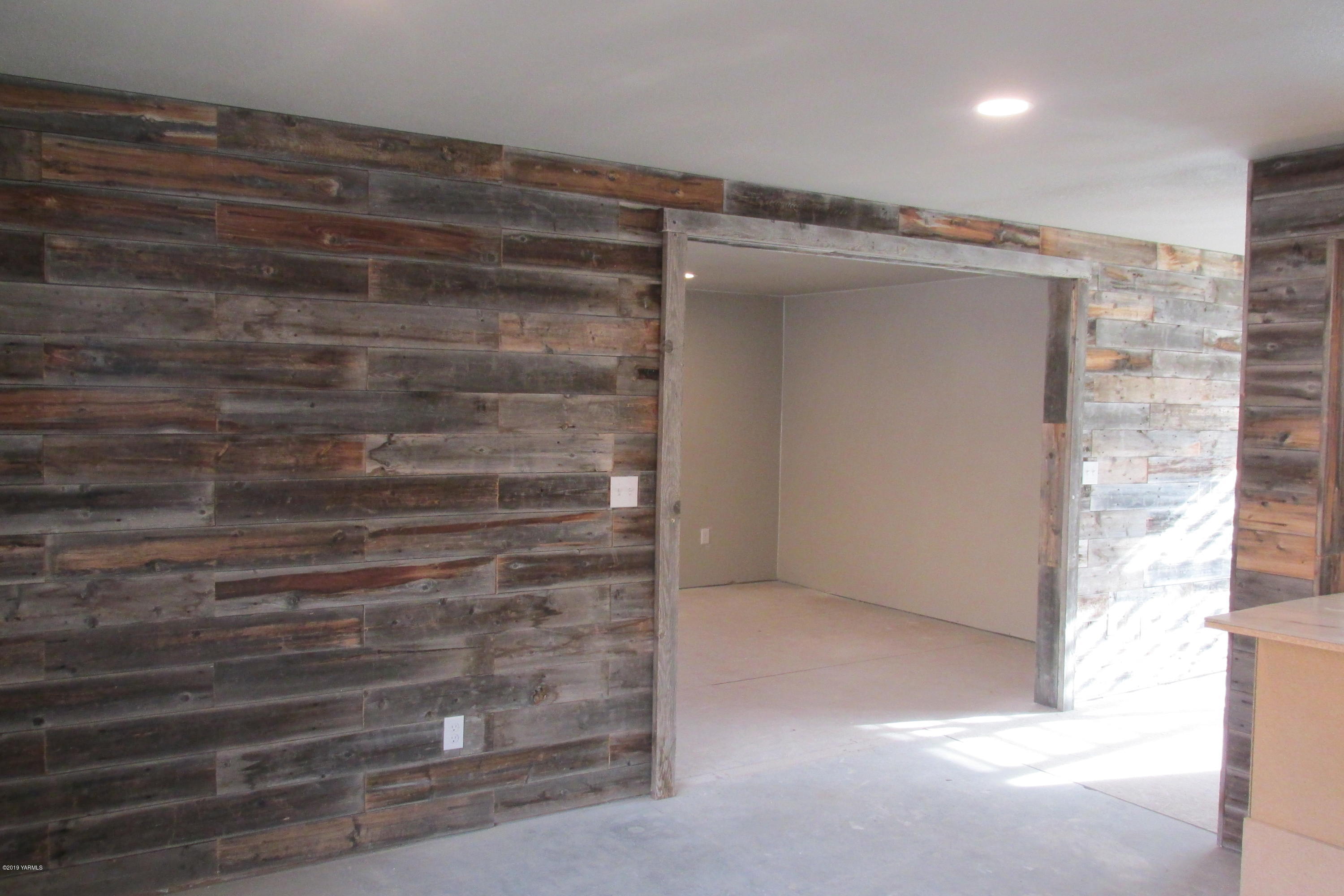 15160 Ahtanum Road Yakima, WA 98903 - Photo 6 of 17 a view of entryway